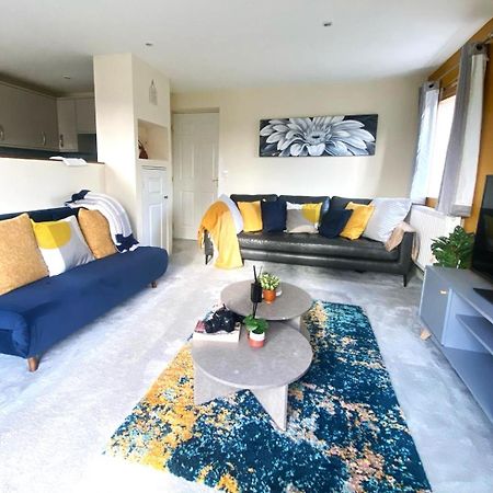 Large Cosy 2 Bedroom Ground Floor Flat In Stevenage Sg1 Sleeps 4-5 Free Parking Exterior photo