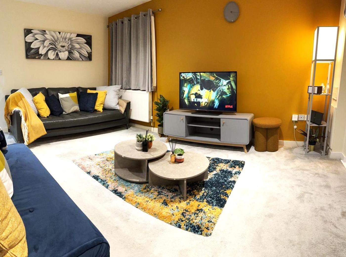 Large Cosy 2 Bedroom Ground Floor Flat In Stevenage Sg1 Sleeps 4-5 Free Parking Exterior photo